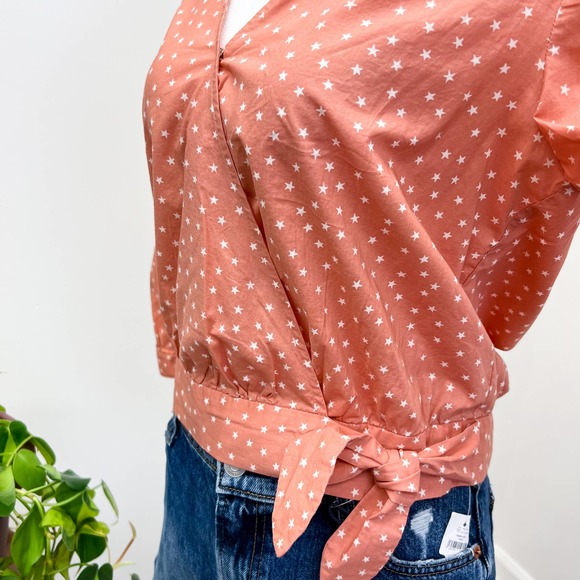 S Madewell Wrap Top in Star Scatter Coral V-Neck Star Print Blouse - Picture 3 of 9